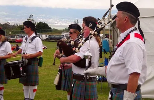 A piper and drummers performing at the craft fair
